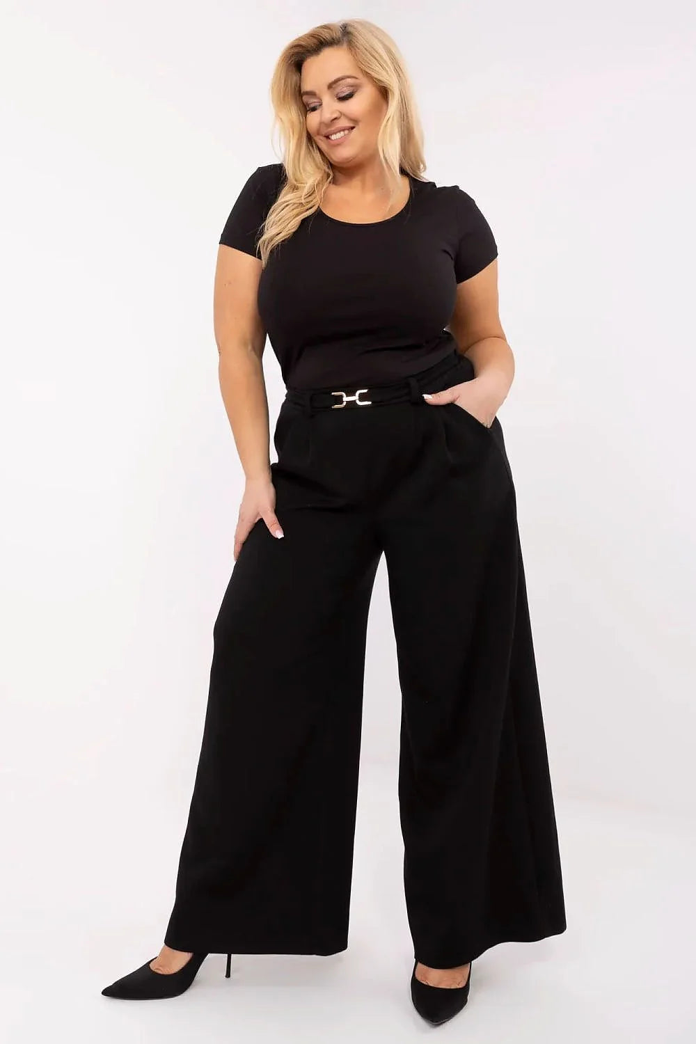 Ensemble mode féminine haut manches courtes pantalon tailleur noir ajusté confort élégance polyvalent occasion