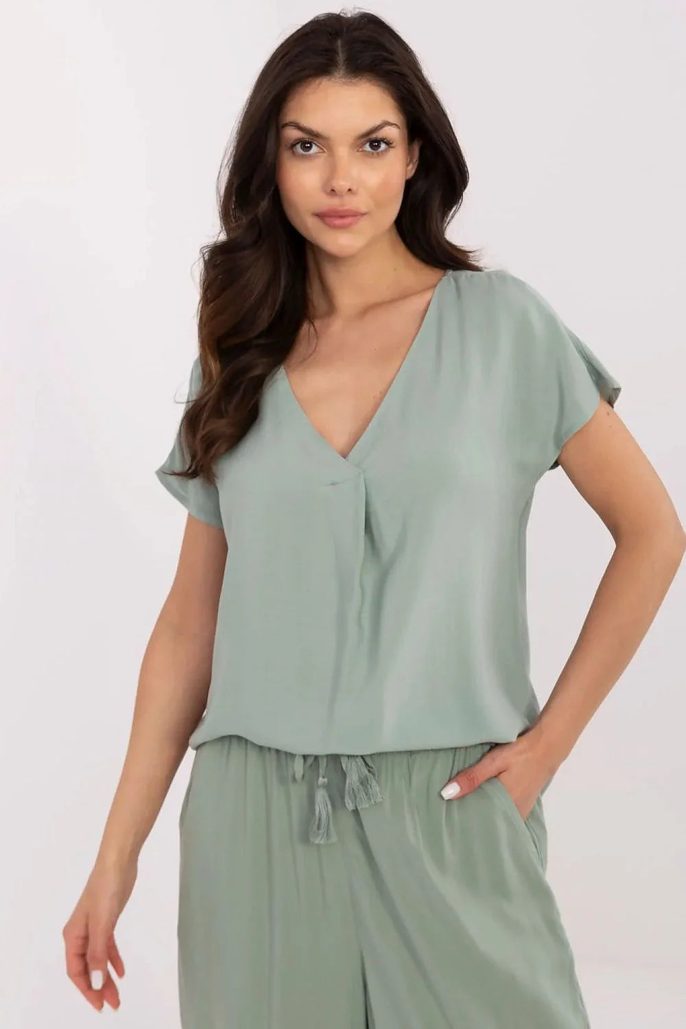 ensemble Sublevel chemisier pantalon assorti viscose douce vert sauge décontracté col V manches courtes fluide coupe ample taille élastique