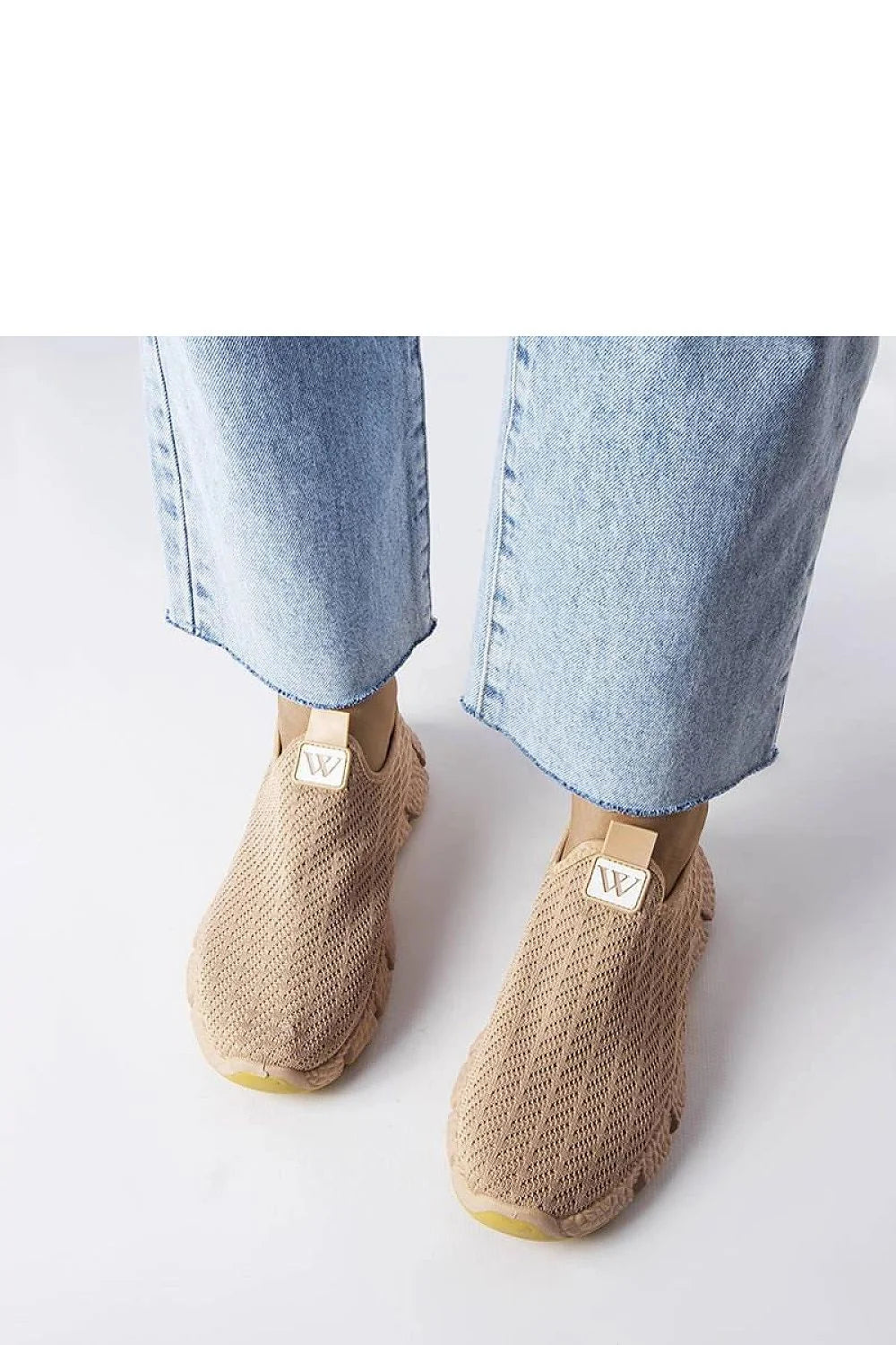 Chaussures de sport pour femmes design moderne beige confortable maille respirante semelle épaisse sans lacets mode été
