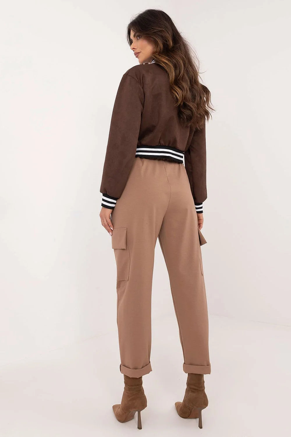 Pantalon cargo femme Och Bella style urbain casual beige sable taille haute jambes fuselées ceinture personnalisée