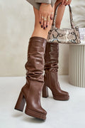 Bottes à talons hauts en cuir artificiel, design plissé, talon bloc, élégance moderne pour femme