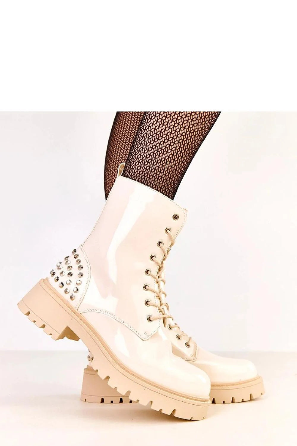 bottines femme simili cuir verni beige nude montantes cheville talonstable hauteur55mm semelle crantée plateforme strass clous métalliques