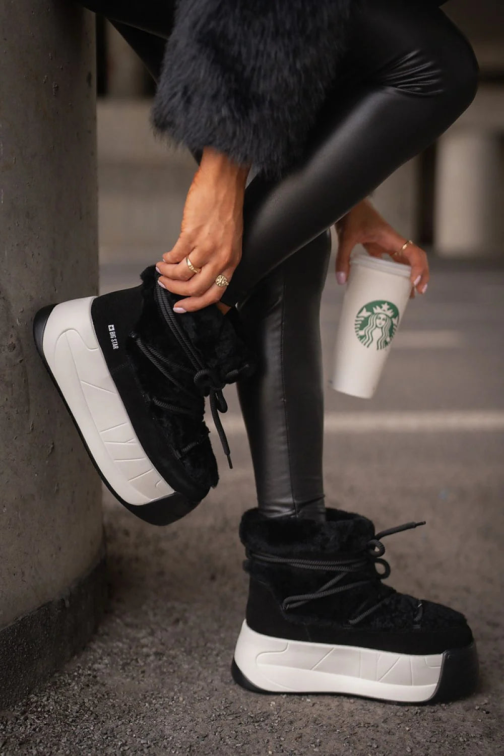 bottes neige femme BigStar suédine noir montantes fourrure intérieure lacées cordon bout rond plateforme épaisse antidérapante chunky urbain isolante chaude