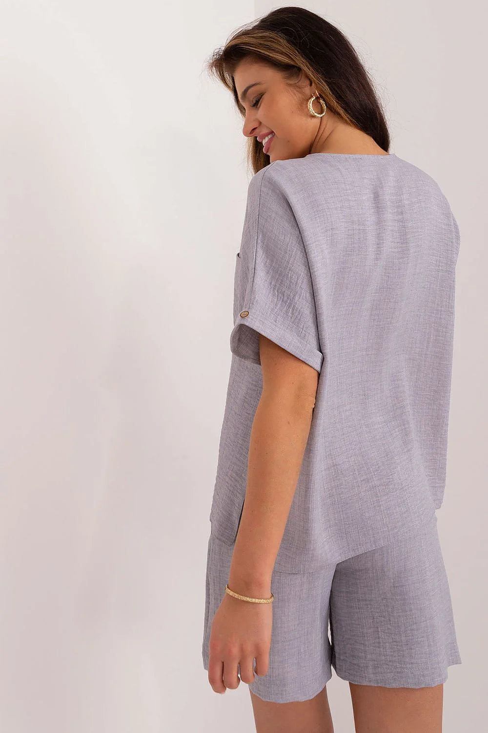 Ensemble Lakerta féminin chemise courte col rond shirt short droite couleur gris clair matériau coton polyester été mode été
