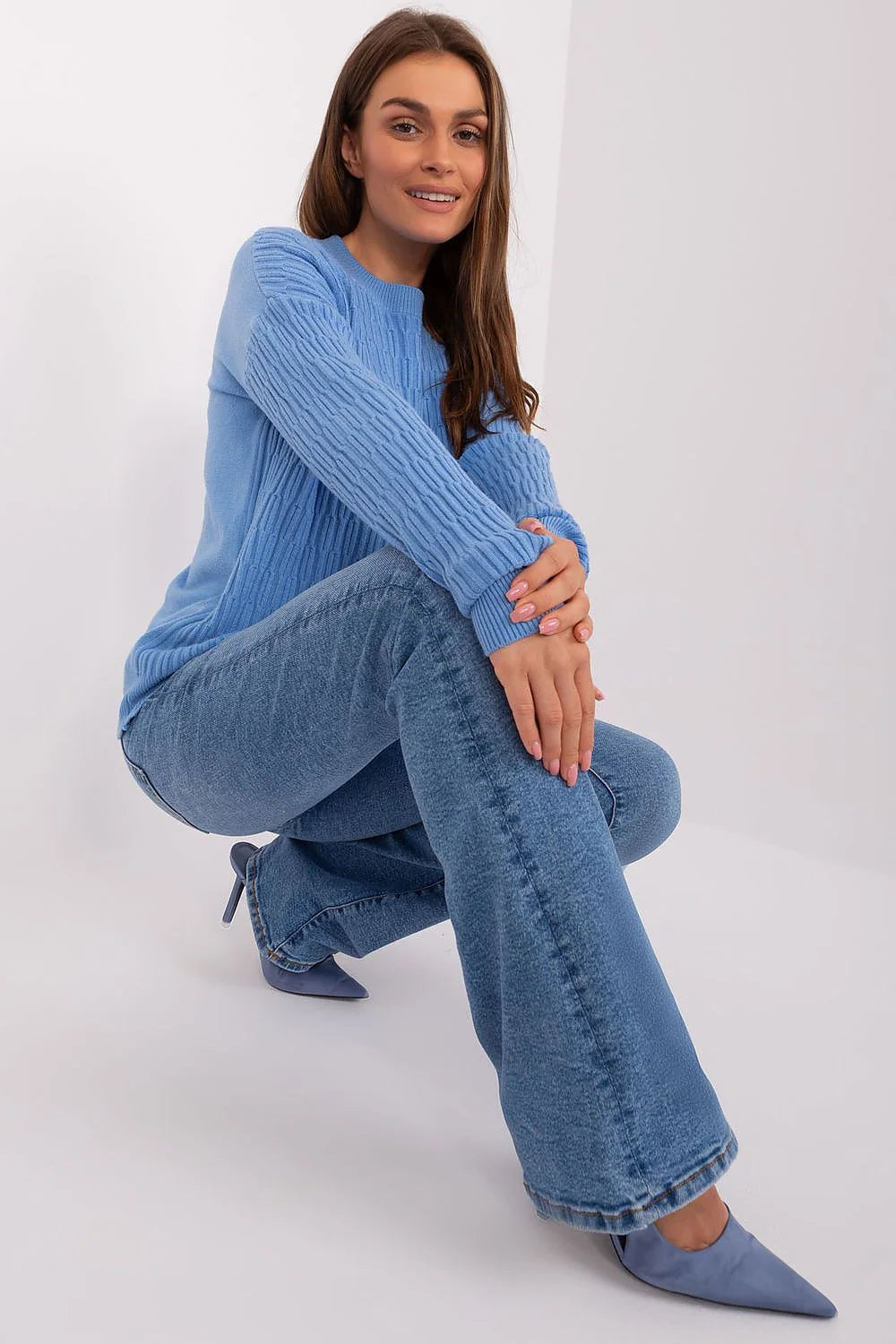 Pullover femme design moderne maille texturée bleu clair manches longues col rond automne hiver