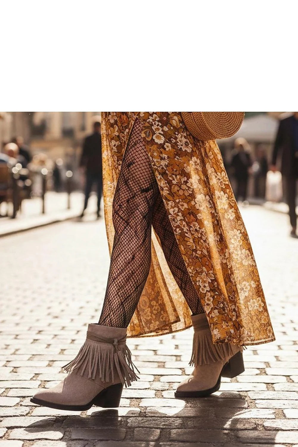 bottines marron clair suédé écologique franges longues lanière décorative zippée latérale style western bohème chic talon bloc moyen