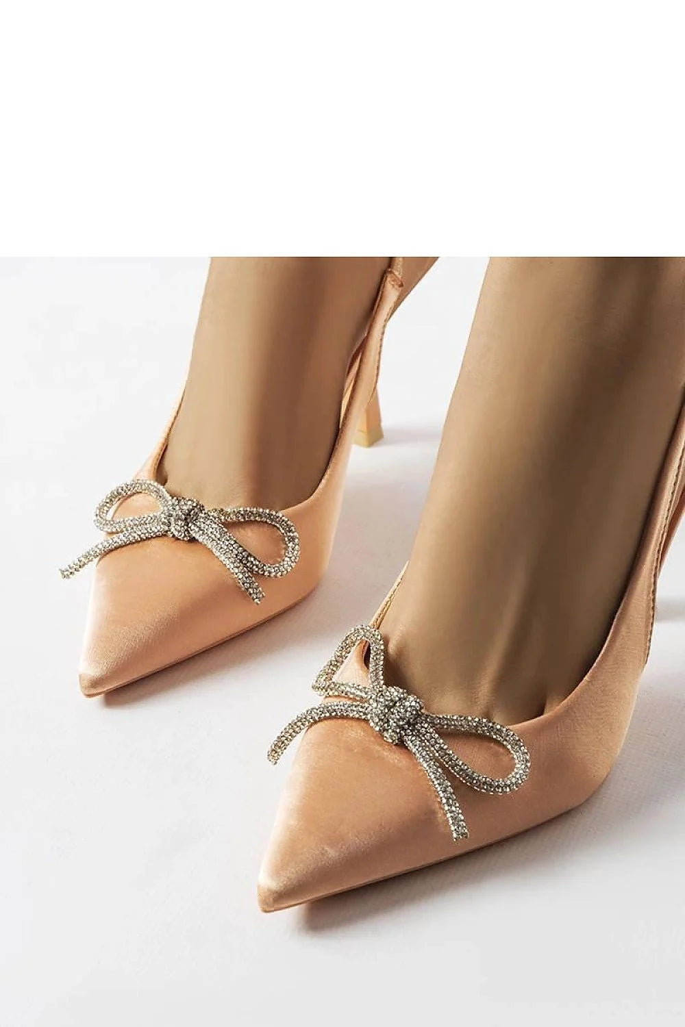 Escarpins à talons hauts Solea style élégant rose nude matériau satiné détails nœud cristaux soirée événements femmes
