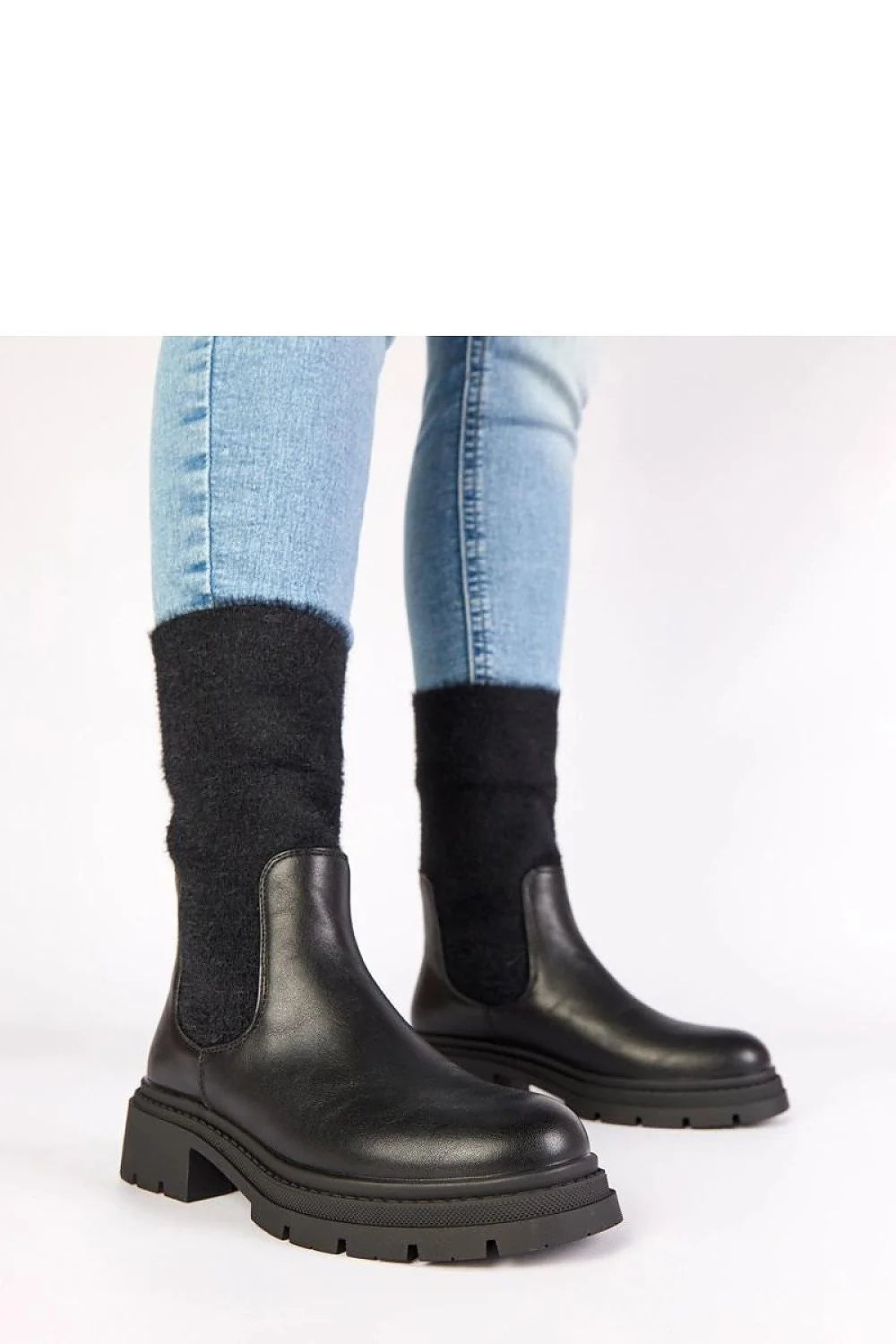 bottines noires élégantes féminines modernes confortables insert élastique cheville décoratives tige Evelyn Gemre semelle stable maintien automne hiver polyvalentes