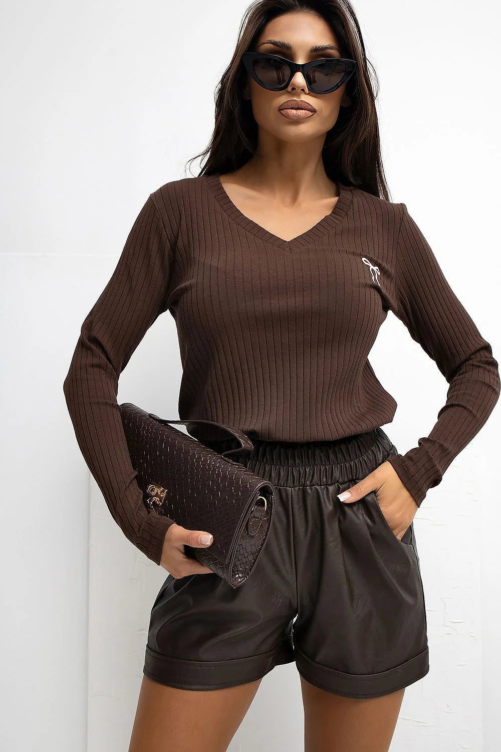 chemisier femme côtelé maille fine col V manches longues marron chocolat extensible ajusté doux broderie discrète
