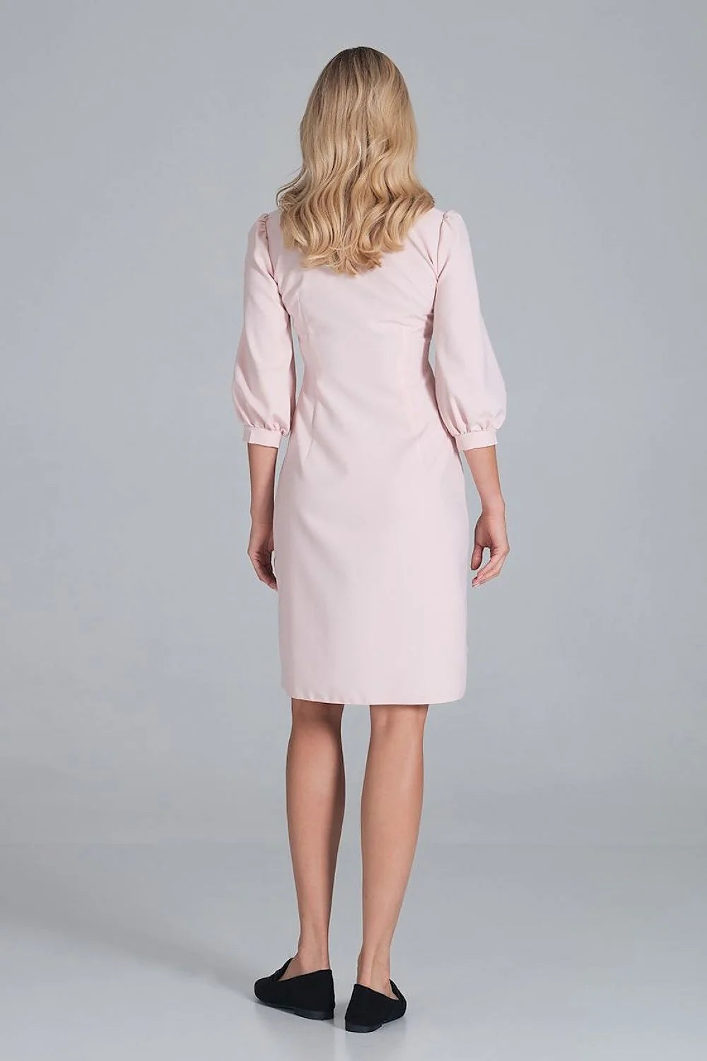 robe chemise midi beige polyester coupe semi ajustée col revers manches troisquarts bouffantes poignets boutonnés poches poitrine boutons noirs