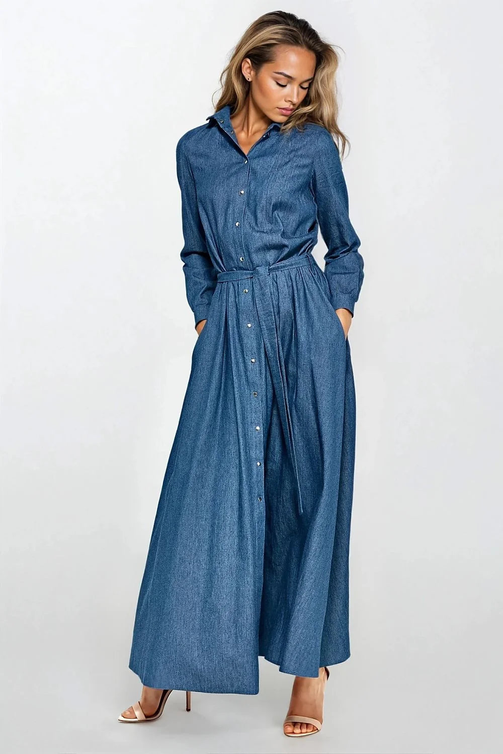 robe denim maxi manches longues col chemise boutonnée ceinture nouée taille évasée poches latérales légère confortable décontractée chic polyvalente