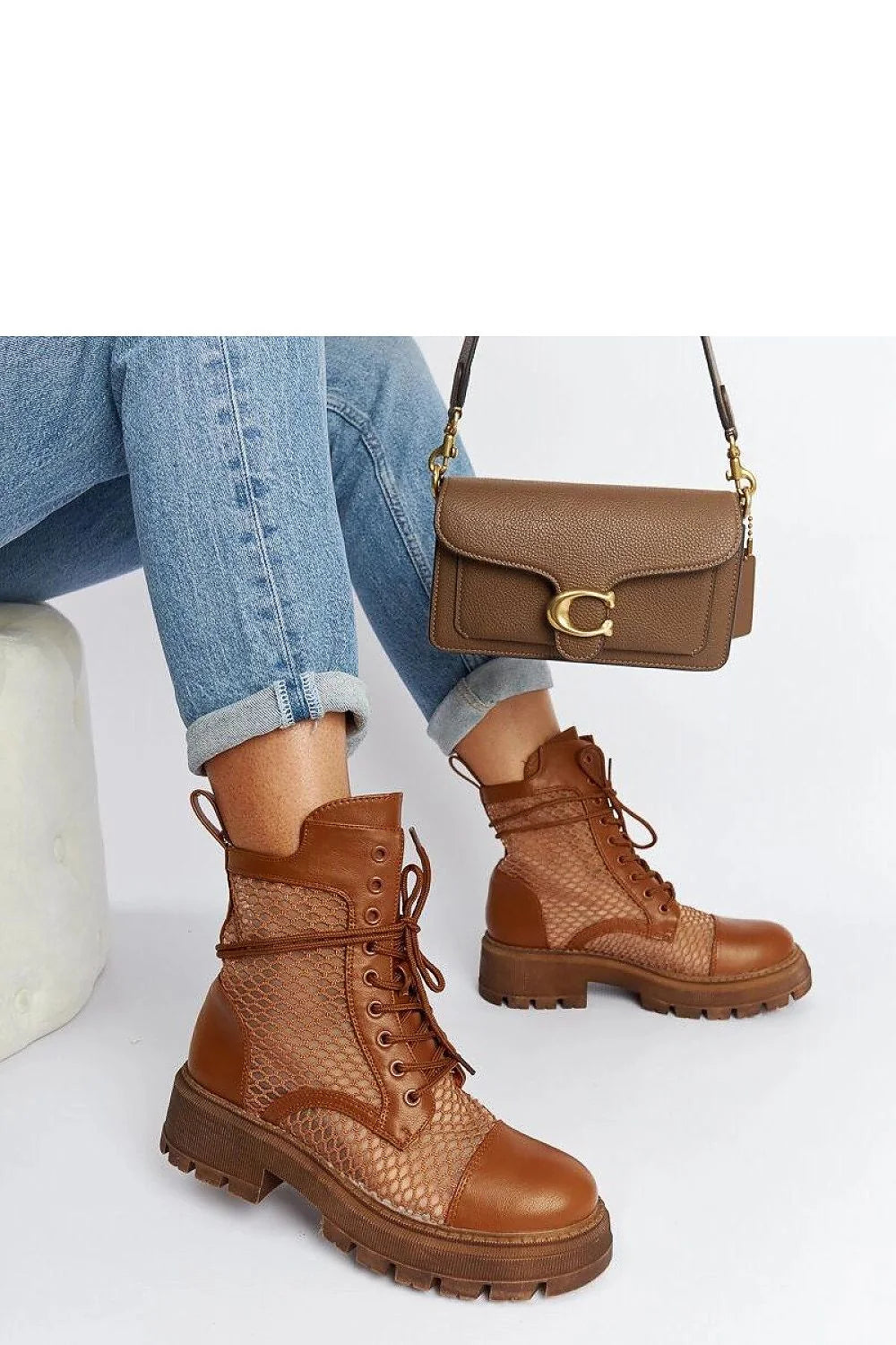 bottines transparentes bronze doublées montantes lacées combat cuir texturées serpent cognac semelle crantée épaisse antidérapante plateforme talon renforcé œillets métalliques
