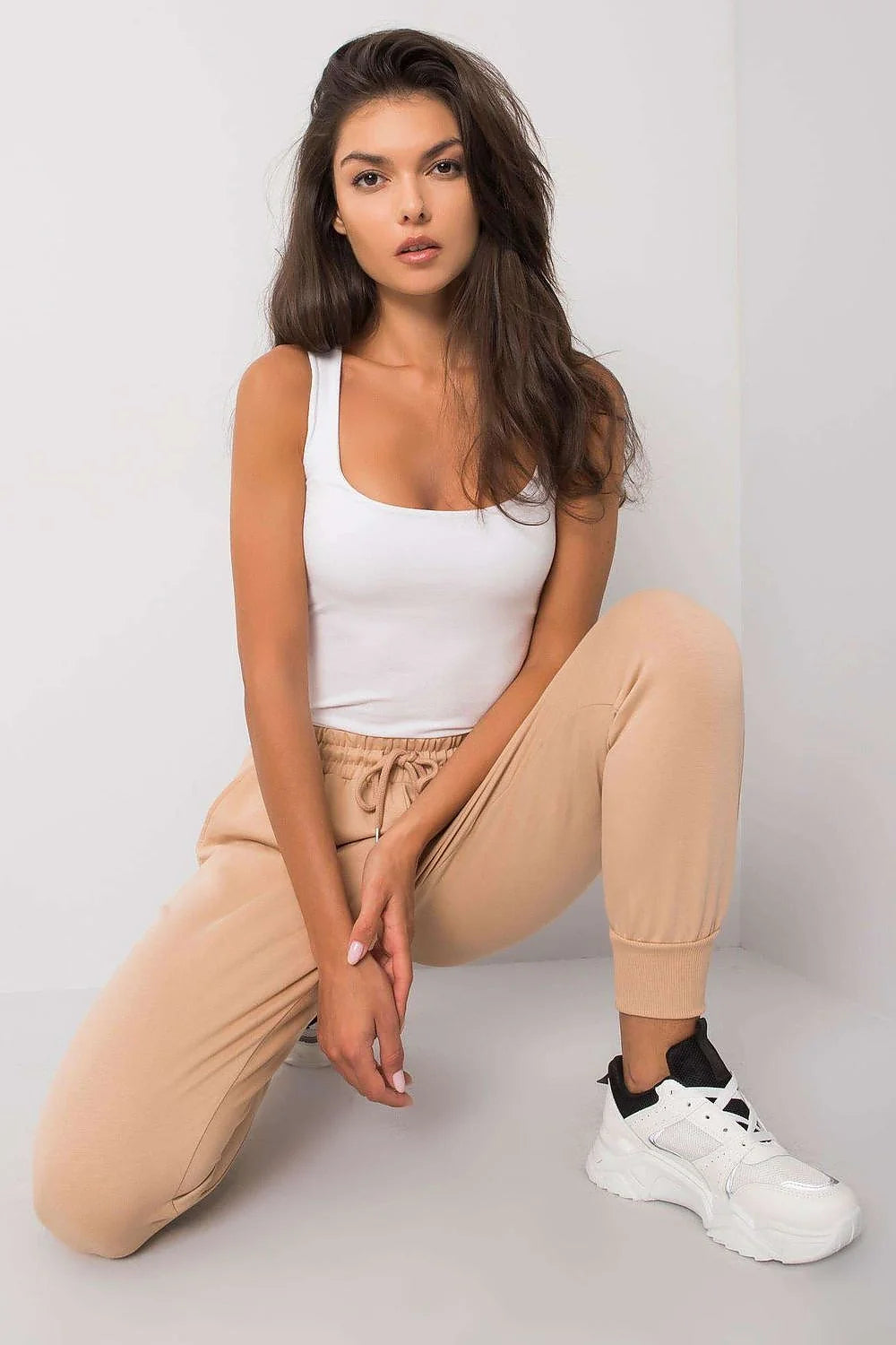 Pantalon survêtement Fancy pour femmes, style moderne, confortable, taille élastique, polyester et coton, poches latérales, finitions côtelées, occasion quotidienne, look sportswear