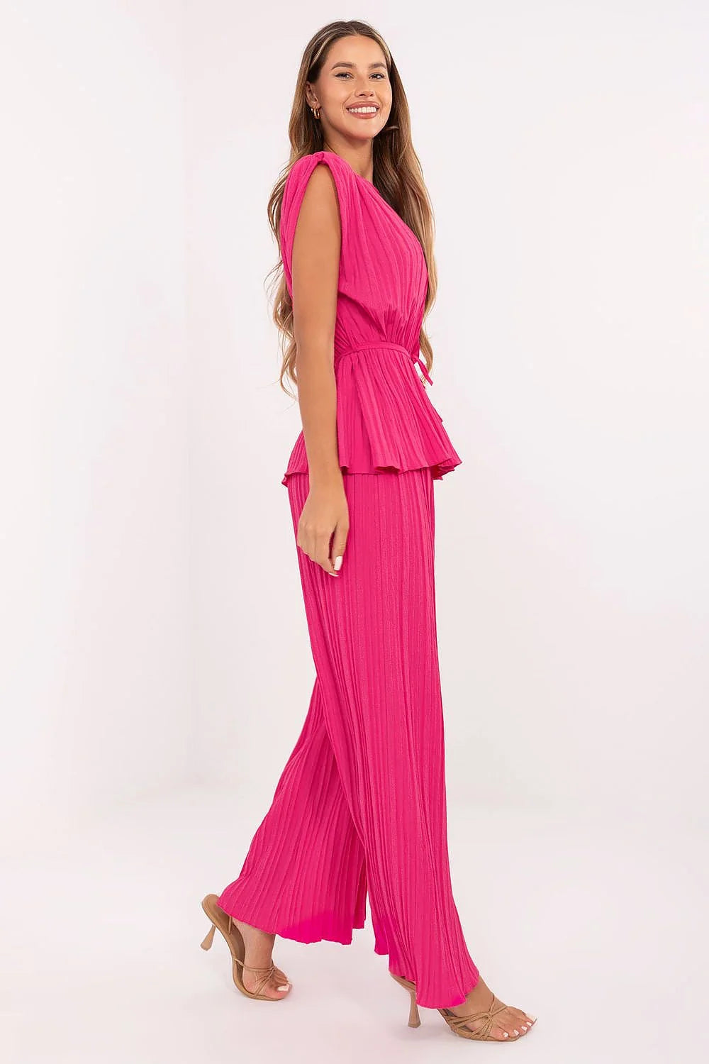 ensemble féminin élégant plissé top sans manches col rond pantalon palazzo taille haute jambes larges cheville fuchsia vif