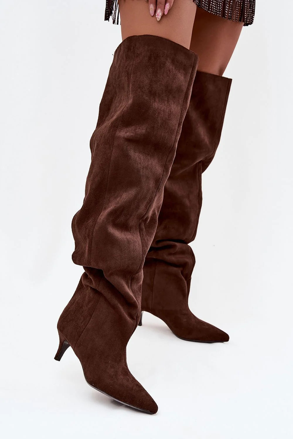 bottes cuissardes femme suédine écologique marron chocolat tige ample froissé bout pointu talon kitten bas élégantes raffinées pratiques