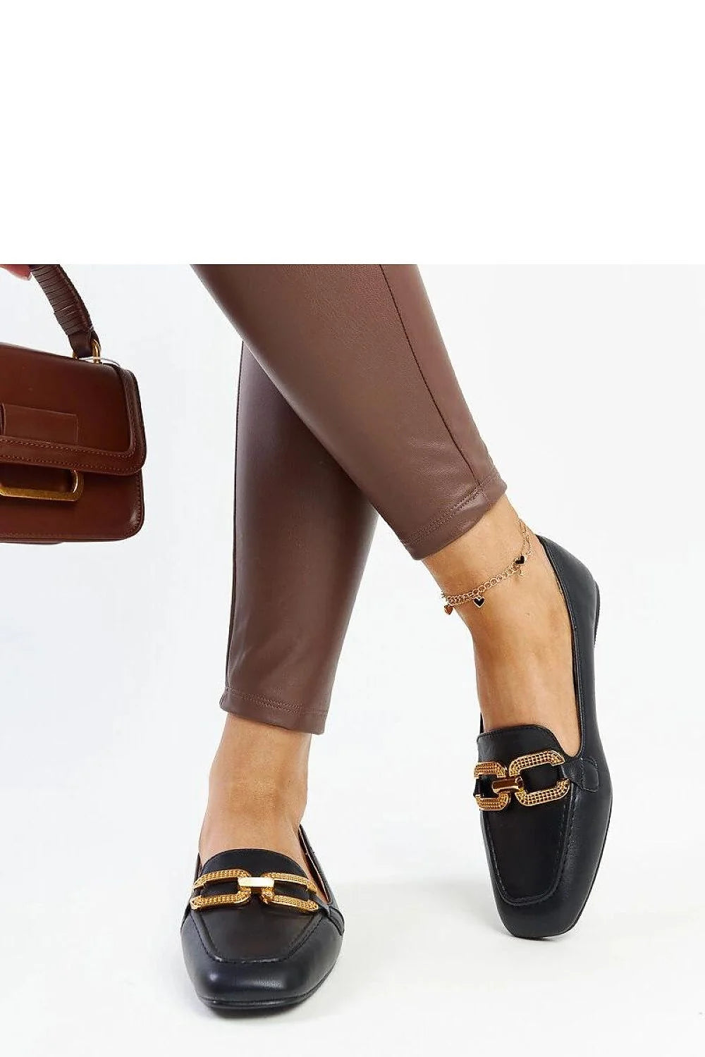 mocassins Solea cuir lisse noir bout arrondi semelle plate mors métallique doré surpiqûres raffinées ecoresponsable caoutchouc confort femmes