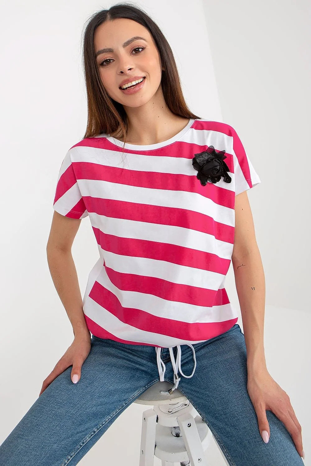 Chemisier pour femme à rayures colorées en coton élasthanne, coupe ample, détails fleur noire, style moderne et décontracté