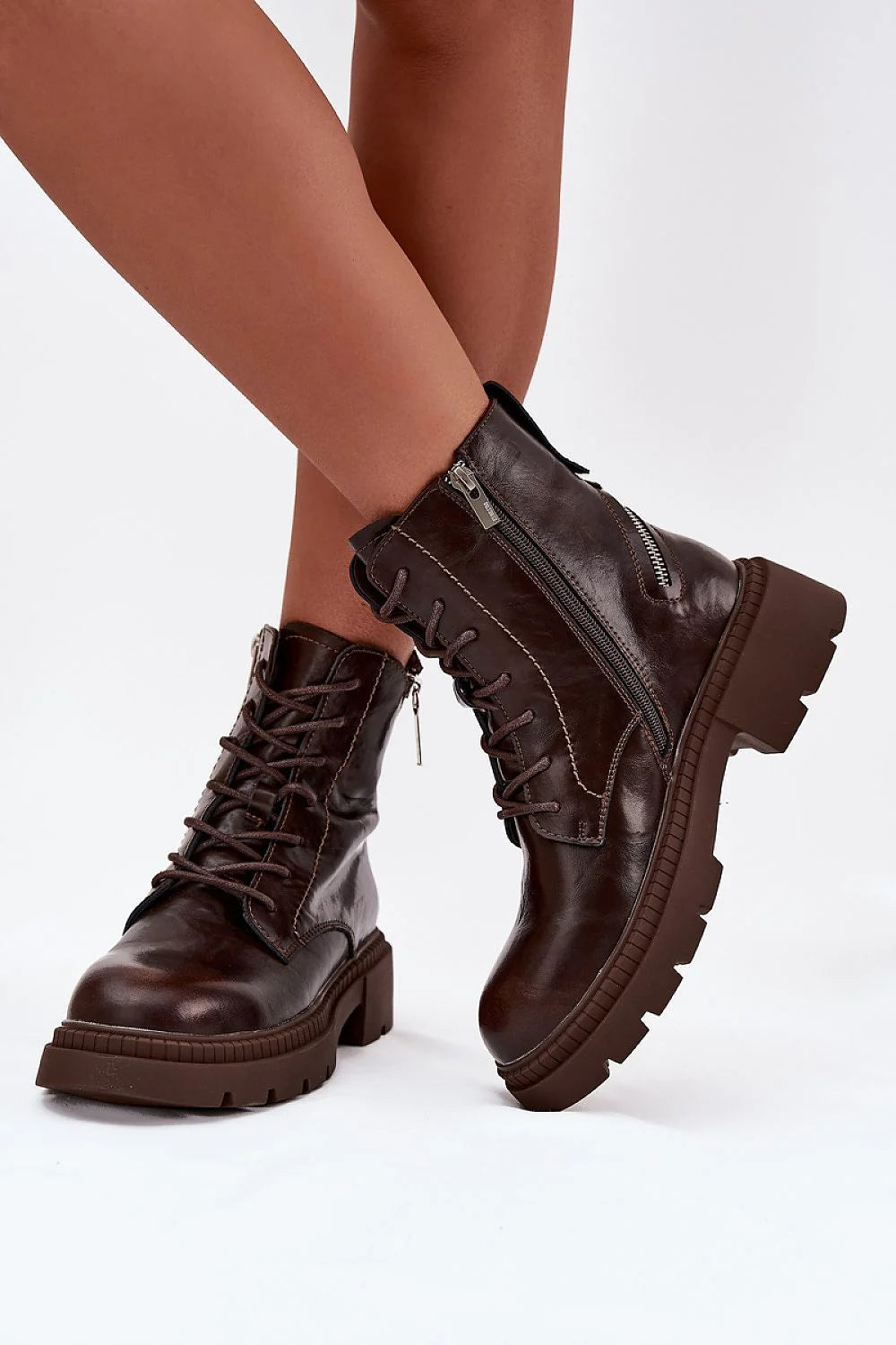 bottines femme rock cuir suédé marron foncé tige mi haute lacets zip latéral décoratif plateforme crantée caoutchouc antidérapante