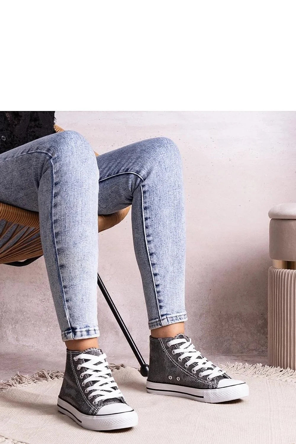 Baskets montantes pour femmes en maille noire motif quadrillé blanc style casual élégance mode confort