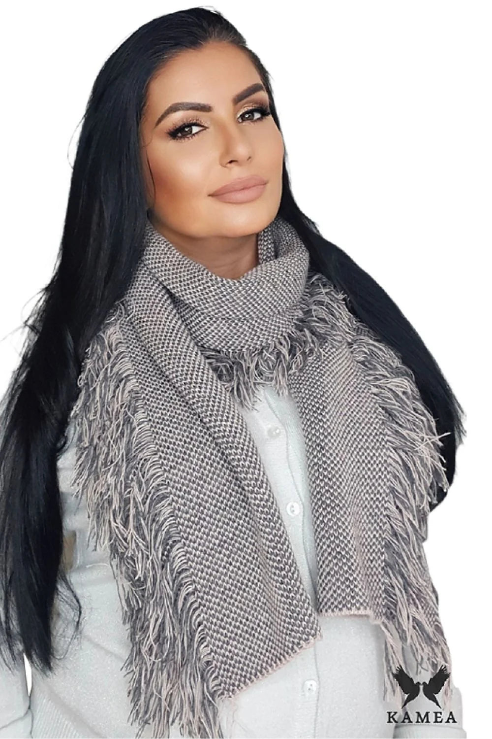 Écharpe pour femme élégante motif chevrons franges Kamea Automne Hiver matériaux couleur neutre Pologne