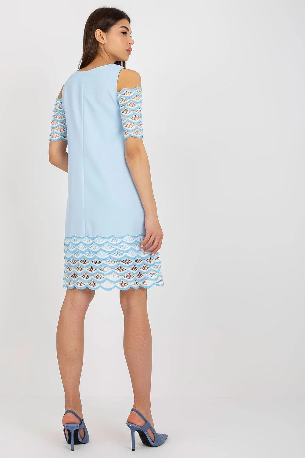 Robe de cocktail moderne élégante manches courtes ajourées encolure ronde coton élasthanne polyester femme
