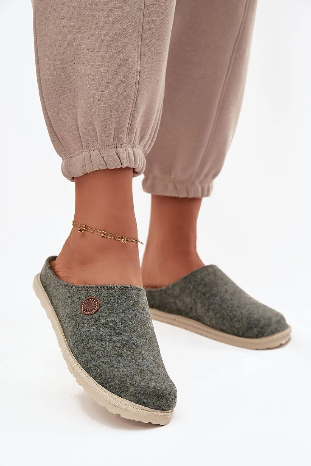 chaussons femmes Inblu feutre gris chiné mule fermée arrondie bout large semelle cuir suédé profilée styrogomme légère amortissante antidérapante rembourrée