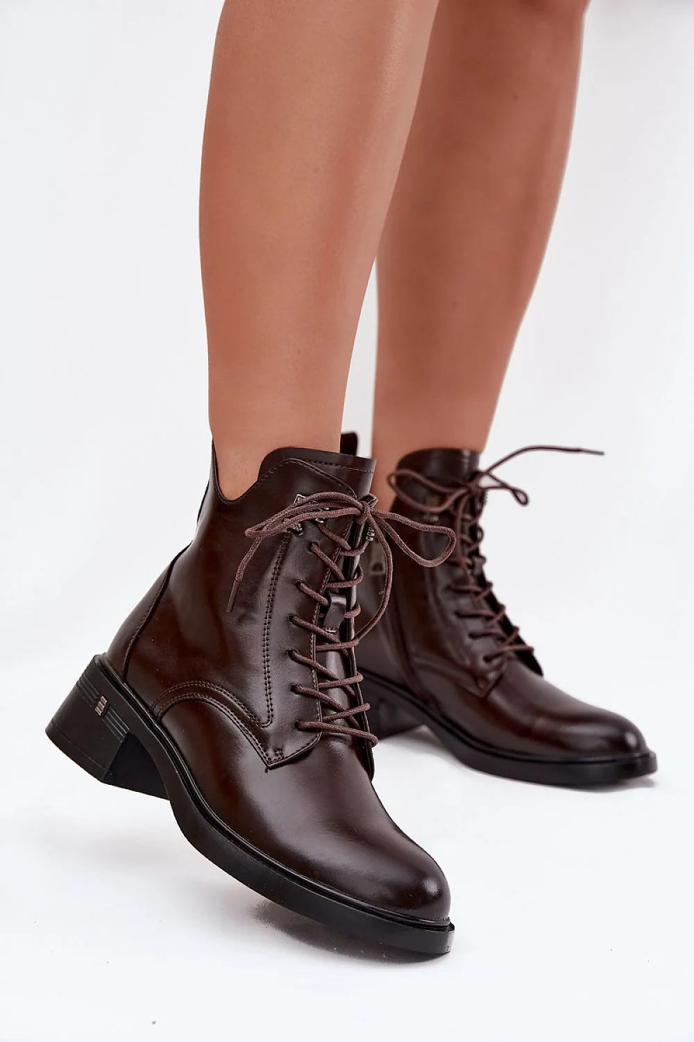 Vinceza bottines femme marron chocolat cuir artificiel lisse brillant bout arrondi talon bloc bas lacets fermeture éclair doublure fourrure