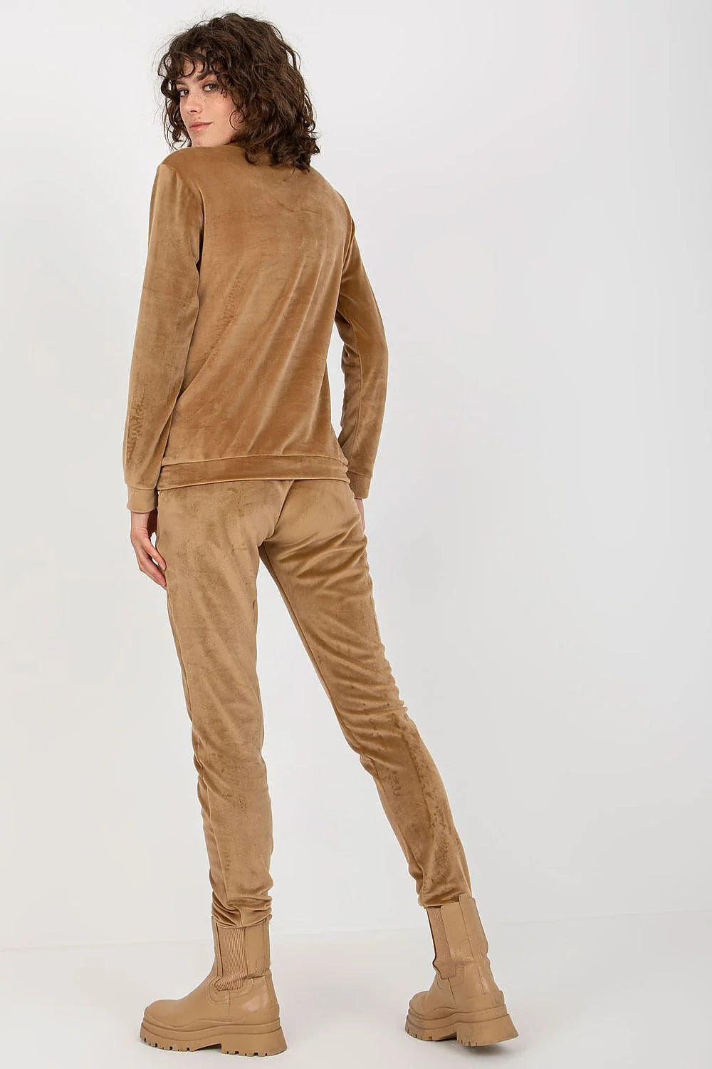 Ensemble Relevance Velours Femme Chemisier Manches Longues Encolure Serpent Pantalon Taille Élastique Matelassé Camel