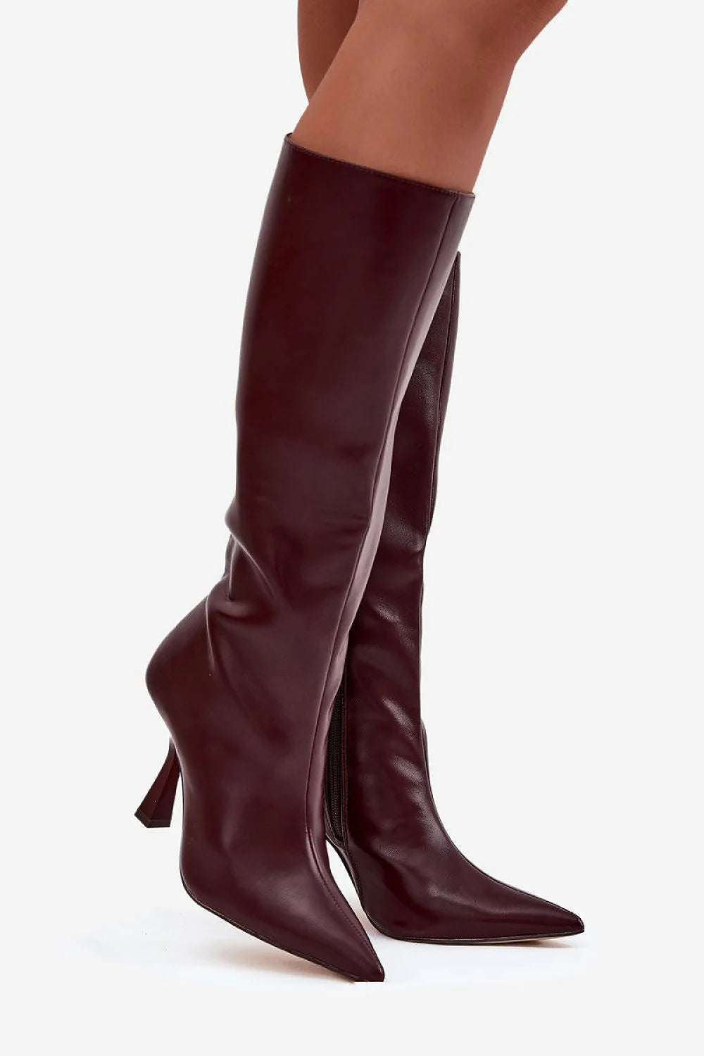 bottes femmes simili cuir bordeaux foncé bout pointu tige genou ajustée mollet fermeture éclair talon aiguille sculpté élégant soirée