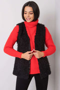 Gilet sans manches Och Bella en fausse fourrure noire avec pull à col roulé rouge côtelé pour femmes