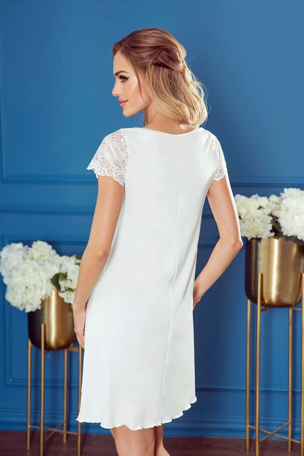 Nuisette sexy Eldar en dentelle et viscose chemise de nuit sensuelle décolleté en V profond manches en dentelle taille ajustable femme