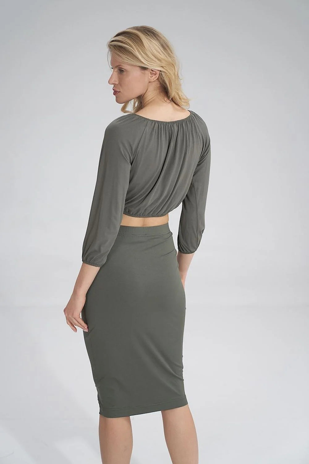 Chemisier en viscose élasthanne fluide kaki élégant manches longues encolure bateau pour femme moderne