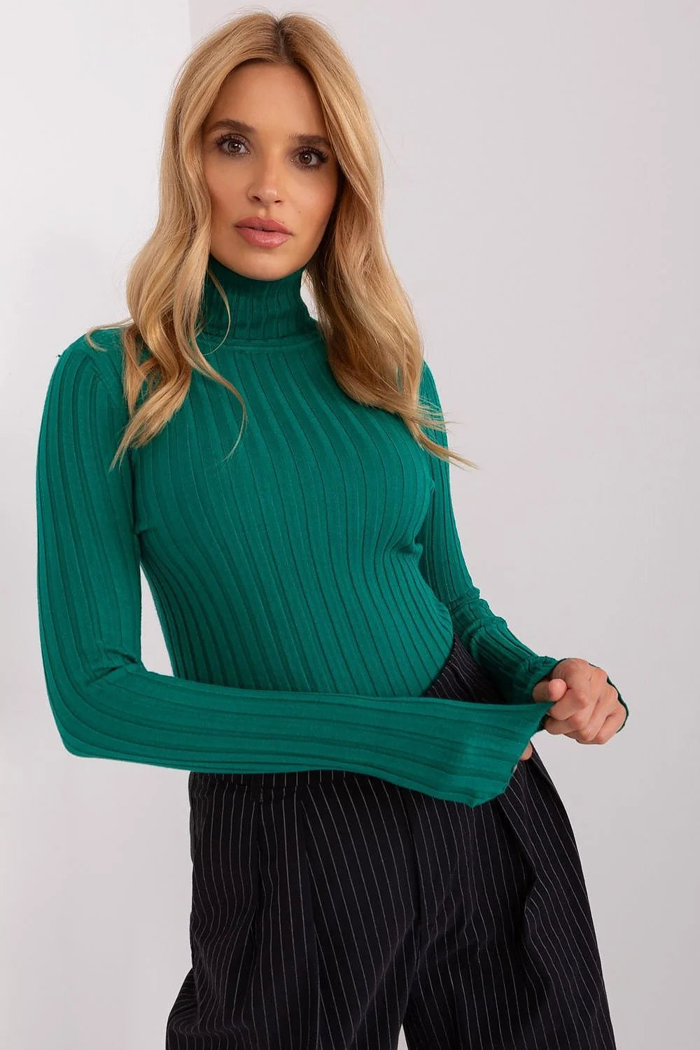 pull col roulé femme vert émeraude côtelé ajusté slim manches longues maille fine extensible doux élégant polyvalent
