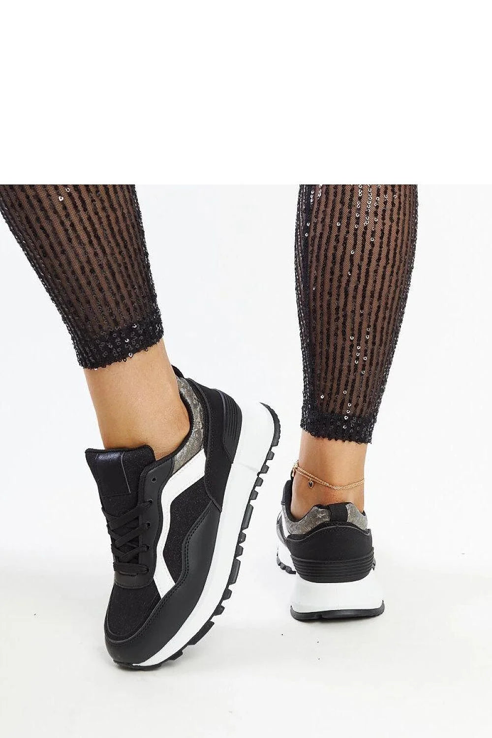 baskets femme sportchic noir blanc gris compensées lacets cuir synthétique textile semelle épaisse caoutchouc crantée amorti adhérence confortable