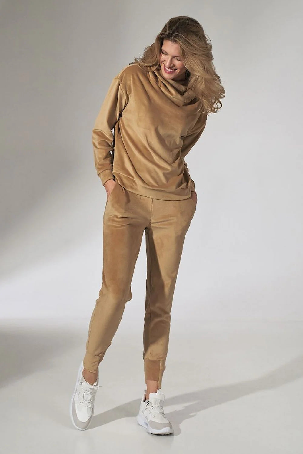 Ensemble détente velours rose moderne et élégant pour un style cocooning confortable et féminin