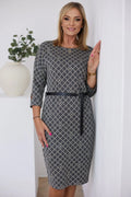 Robe de jour élégante moderne pour femme avec motif géométrique jacquard, manches 3/4, ceinture noire, tissu mélange synthétique, taille ajustable, robe pour femmes matures, robe pour tailles plus
