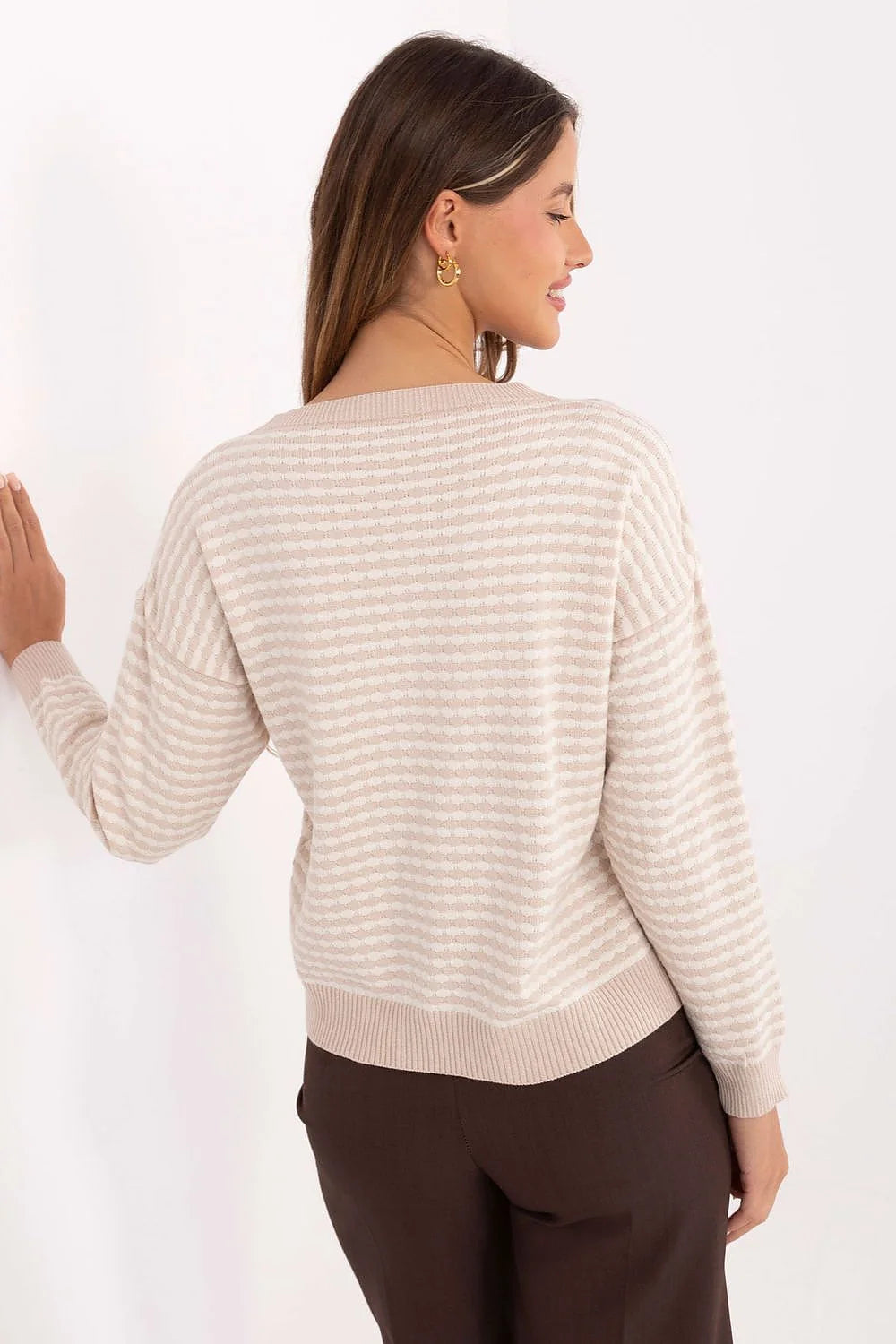 pull femme beige écru maille fine col rond côtelé rayé gaufré reliefs manches longues bords côtes coupe décontractée