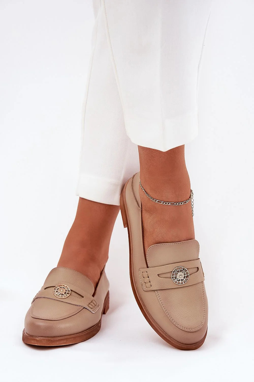 mocassins femme vinceza cuir naturel beige doré talon plat semelle intérieure cuir bout arrondi slipon bride métallique maintien cheville élégant