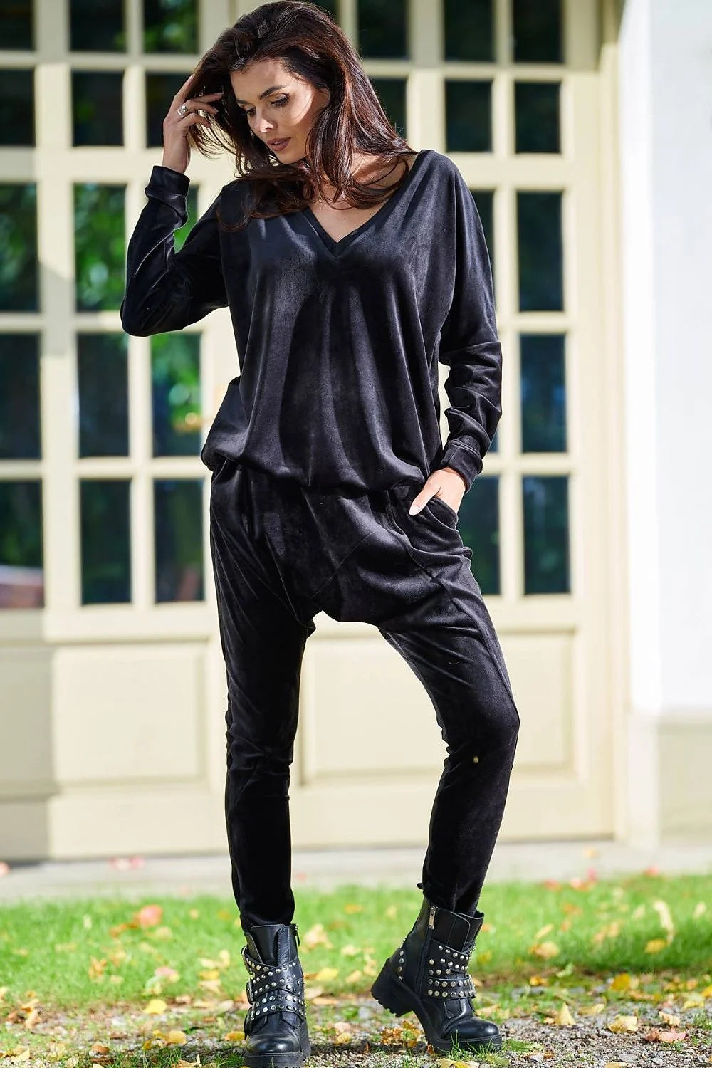 Pantalon survêtement femme en velours noir confortable style athleisure moderne pour look décontracté chic
