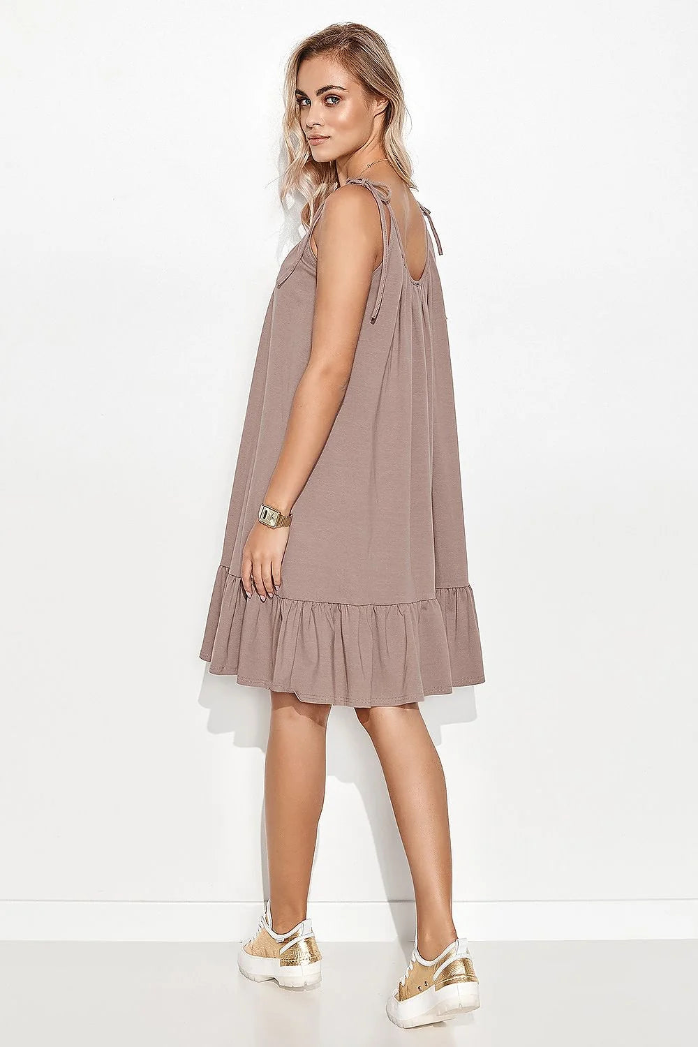 robe été courte trapèze bretelles fines nouées encolure froncée volant bas taupe jersey coton léger fluide poches latérales réglables confortable