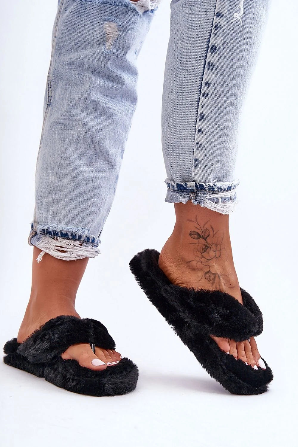 sandales femme fourrure noire mules bout ouvert plateforme épaisse semelle rembourrée douce peluche confortable décontractée cocooning intérieur maison élégante chic