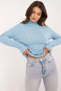 Pull femme col montant motif torsades bleu clair matière tricotée manches longues coupe ample finitions élégantes