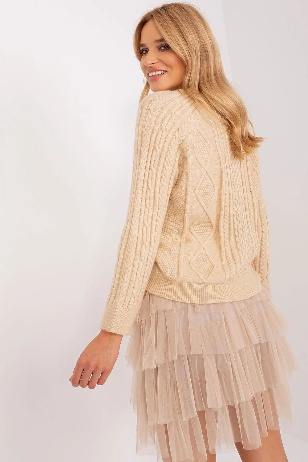 Ensemble cardigan et jupe femme style élégant tissu doux beige clair motifs torsadés volants ruffles