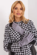 Manteau houndstooth et gants élégants pour femmes, automne-hiver, style intemporel, matières douces, coupe ajustée, détails en similicuir, look sophistiqué