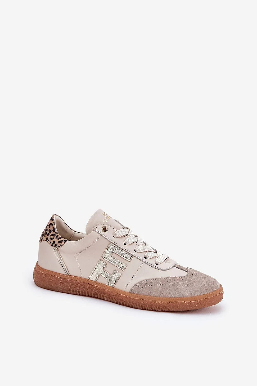 Chaussures de sport Step in style pour femme, cuir naturel et daim, design élégant, beige clair, glitter argenté, motif léopard, semelle gomme marron, style moderne et confortable