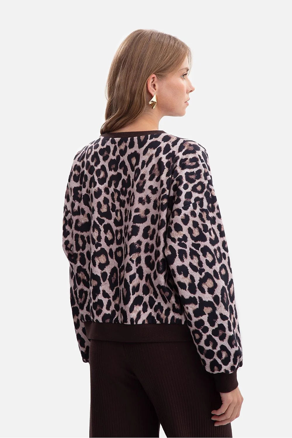 sweatshirt femme oversize ample manches bouffantes col rond maille douce grattée imprimé léopard beige rosé poils fins poignets côtelés hanches