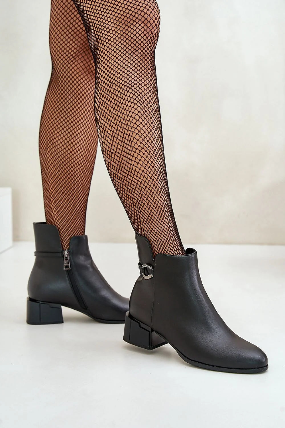 Bottes à talons Step in style élégantes Vinceza cuir naturel tige 14.5cm sangle décorative bout arrondi talon carré noir femmes