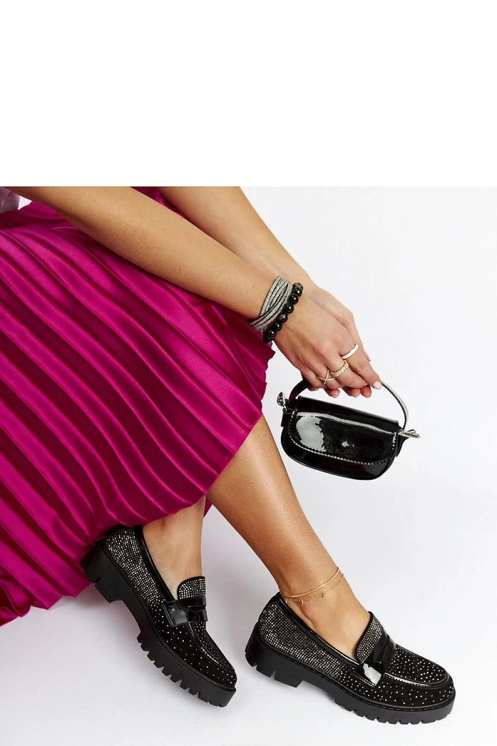 Moccasins pour femme basse pointe en amande zircons cuir strass élégance confort mode accessoires