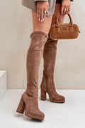 Bottes féminines en suédine écologique talon block marron clair design moderne pour robes et jupes automne hiver