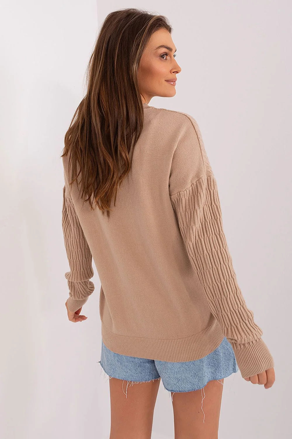 pull femme col rond torsadé beige oversize maille côtelée manches longues épaules tombantes coupe courte taille confortable viscose mélangé doux